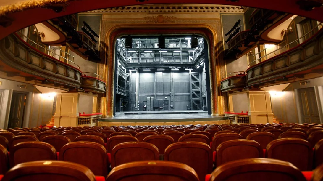 Ακρόαση ανακοινώνει το Εθνικό Θέατρο